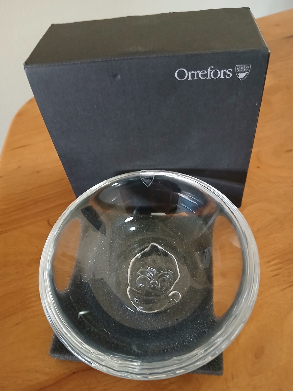 Orrefors Kostaboda  Vintage 5 Inch Crystal Bowl With Embossed Santa Motif